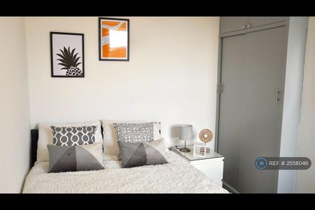 1 bedroom in a house share to rent - Photo 5