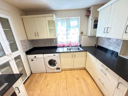 3 bedroom terraced house to rent - Photo 2