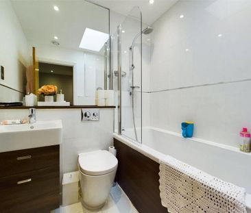 4 bedroom semi-detached house to rent - Photo 6