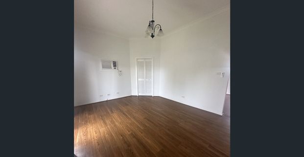 Tidy home located close to town - Photo 1