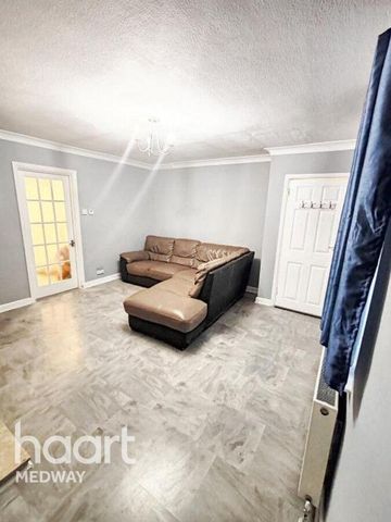 3 bedroom semi-detached house to rent - Photo 2