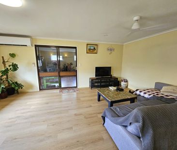 Spacious 3-Bedroom Home with Double Garage & Double Carport – Bunda... - Photo 2