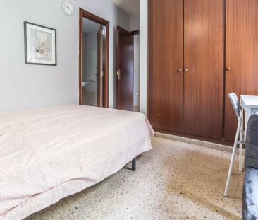 Double bed in Rooms for rent in 5-bedroom apartment for rent in Ciu... - Photo 2