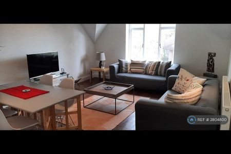 3 bedroom flat to rent - Photo 2