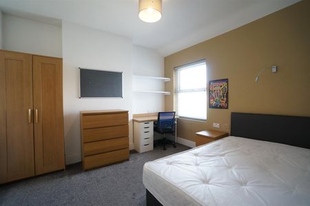 96 Caernarfon Road - Photo 2