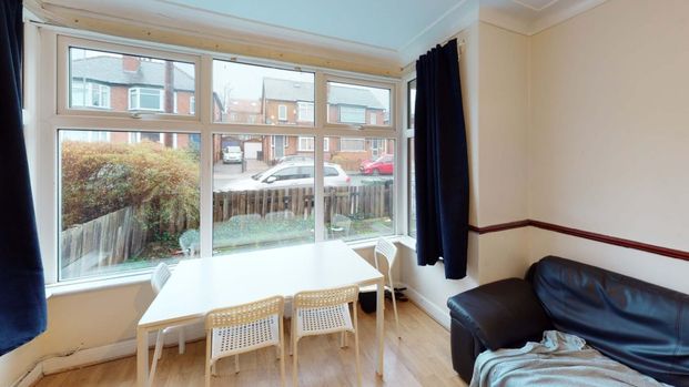 11 Derwentwater Grove, Leeds, LS6 3EN - Photo 1