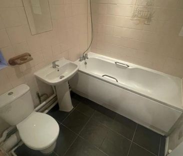 1 Bedroom Flat To Let - Photo 2