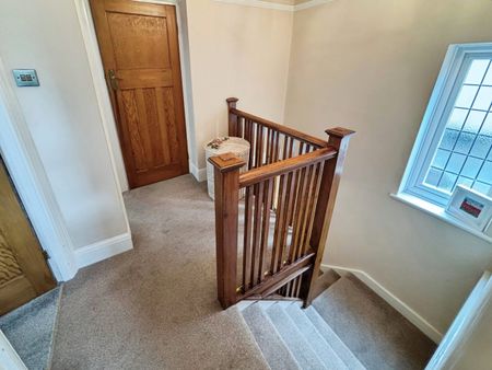 Gaynes Park Road, Upminster, RM14 - Photo 2