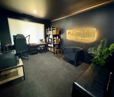 Move In Before Christmas! – Beautifully Renovated 4-Bedroom Home (2... - Photo 4