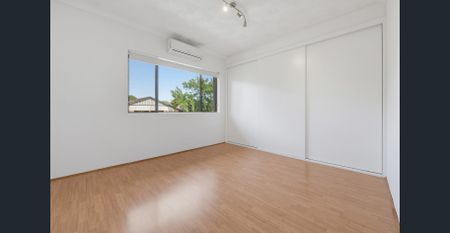 Light Filled Two Bedroom Apartment in Convenient Carlton Location - Photo 2