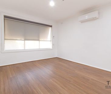 37 Douglas Avenue, St Albans, Vic 3021 - Photo 2