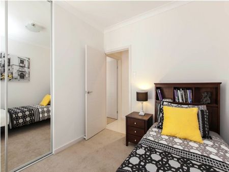 Lovely 3 Bedroom Home - Photo 2