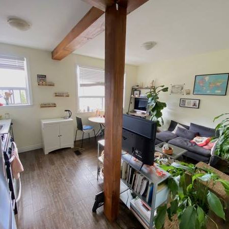 2 Bedroom Trinity Bellwoods Apartment - Photo 4