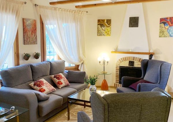 Villa for rent with 3 bedrooms and pool in Calpe for the winter season.