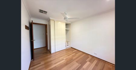 Kensington Gardens Tranquility – Spacious Family Retreat with in-ground jacuzzi - Photo 3