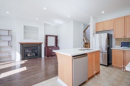 For Lease - 74 Amos Lehman Way, Whitchurch-Stouffville, Ontario - Photo 4