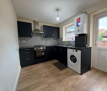2 bedroom flat to rent - Photo 2