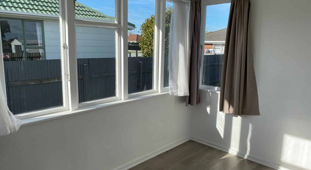 Light and Bright! - Photo 1