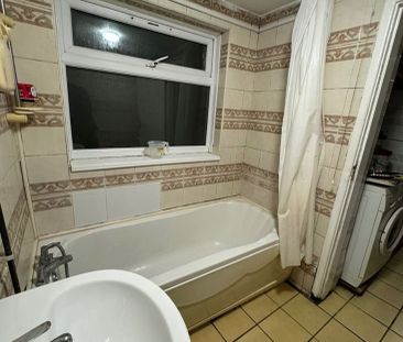 Room in a Shared House, Ash Road, B8 - Photo 2