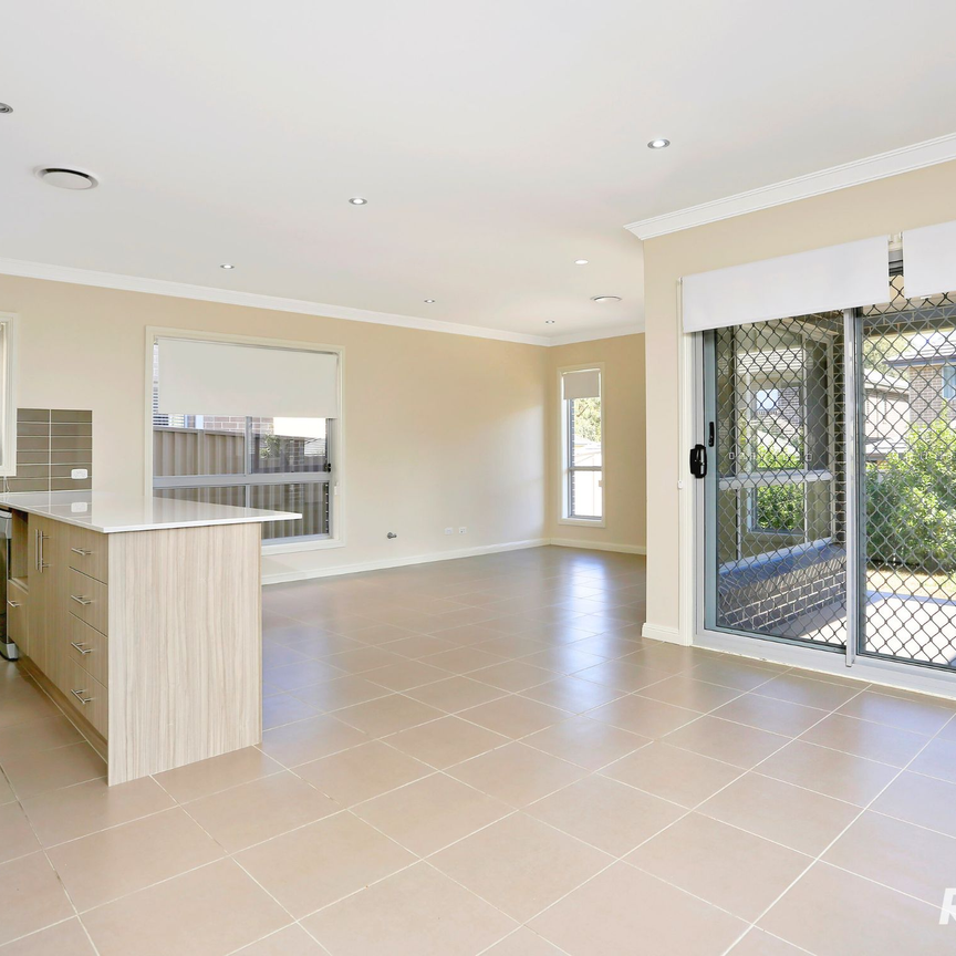 Double Storey Modern Family Home!! - Photo 1