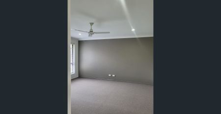 Large family home, 2x living areas Great Location - Photo 5