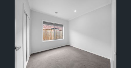 Park Facing Comfortable Home! - Photo 5