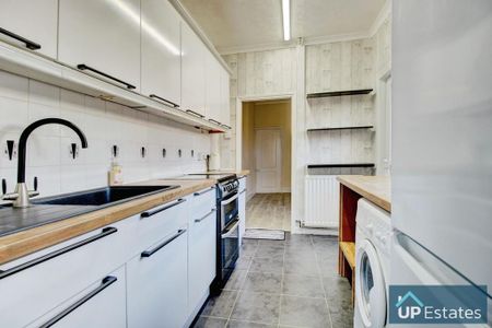 2 bedroom end of terrace house to rent - Photo 2