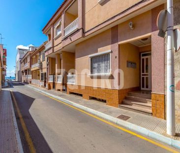 Bright two-bedroom apartment just a stone-throw from the beach - Photo 3