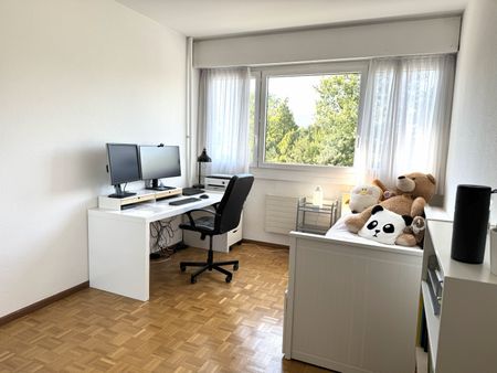 Appartement spacieux de 6 pièces au 2ème étage avec parking - Photo 2