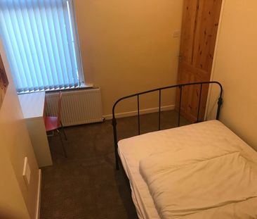 Room in a Shared House, Brideoak Street, M8 - Photo 6