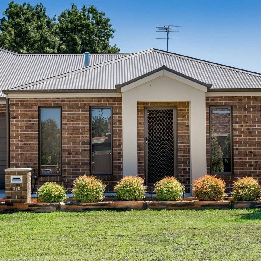 Modern Two Bedroom Townhouse - Photo 1