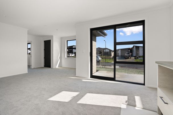 1/12 Tokerau Drive, Rototuna — - Photo 1