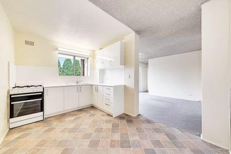 Apartment with 2 bedrooms, 1 bathroom & parking for 1 car - Photo 3