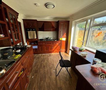 3 bedroom semi-detached house to rent - Photo 6