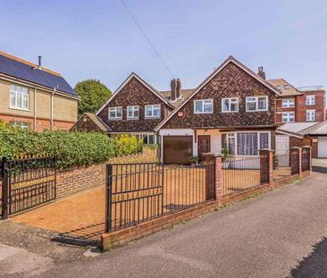 3 bedroom semi-detached house to rent - Photo 4