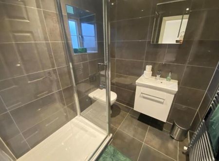 5 bedroom detached house to rent - Photo 5