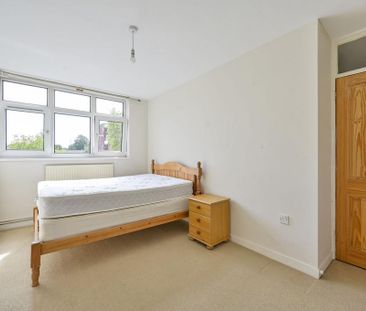 3 bedroom flat to rent - Photo 3