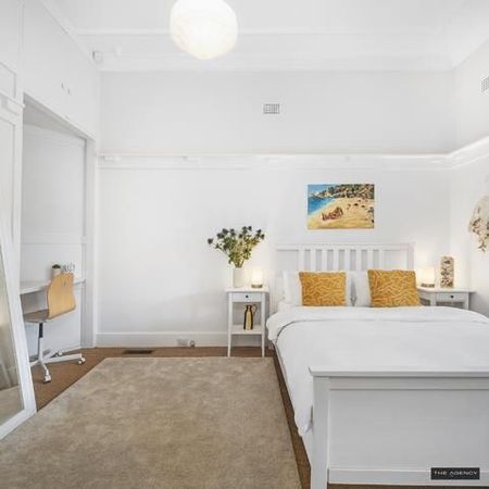 Spacious Federation Family Home with Pool & Manicured Gardens - Photo 3