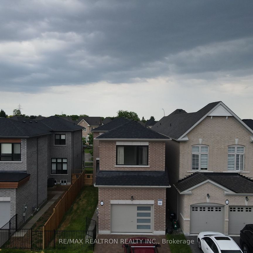 For Lease - 9 Mountainside Crescent, Whitby, Ontario - Photo 1