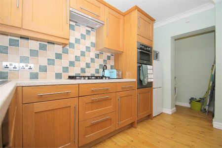 3 bedroom semi-detached house to rent - Photo 5