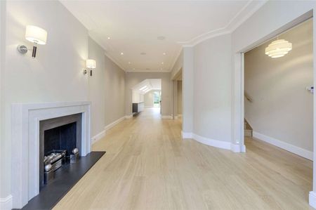 A beautiful five bedroom house on Balliol Road - Photo 4