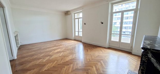 Location Appartement 3 pièces 102m² MARSEILLE 8ème - Photo 1