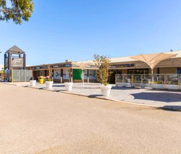 2 / 5 Primula Close, MURDOCH WA 6150 - Photo 2