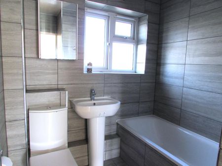 2 bedroom maisonette to rent - Photo 4