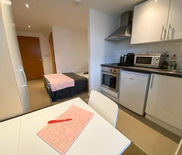 Studio to rent - Photo 6