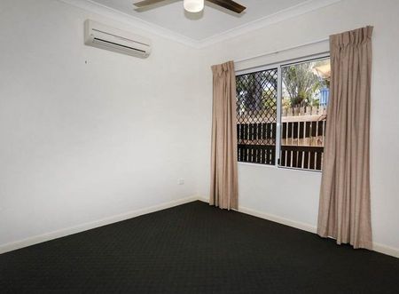MODERN LIVING! 3 BEDROOM 2 BATHROOM UNIT + SECURE COMPLEX + COMPLEX POOL! - Photo 2