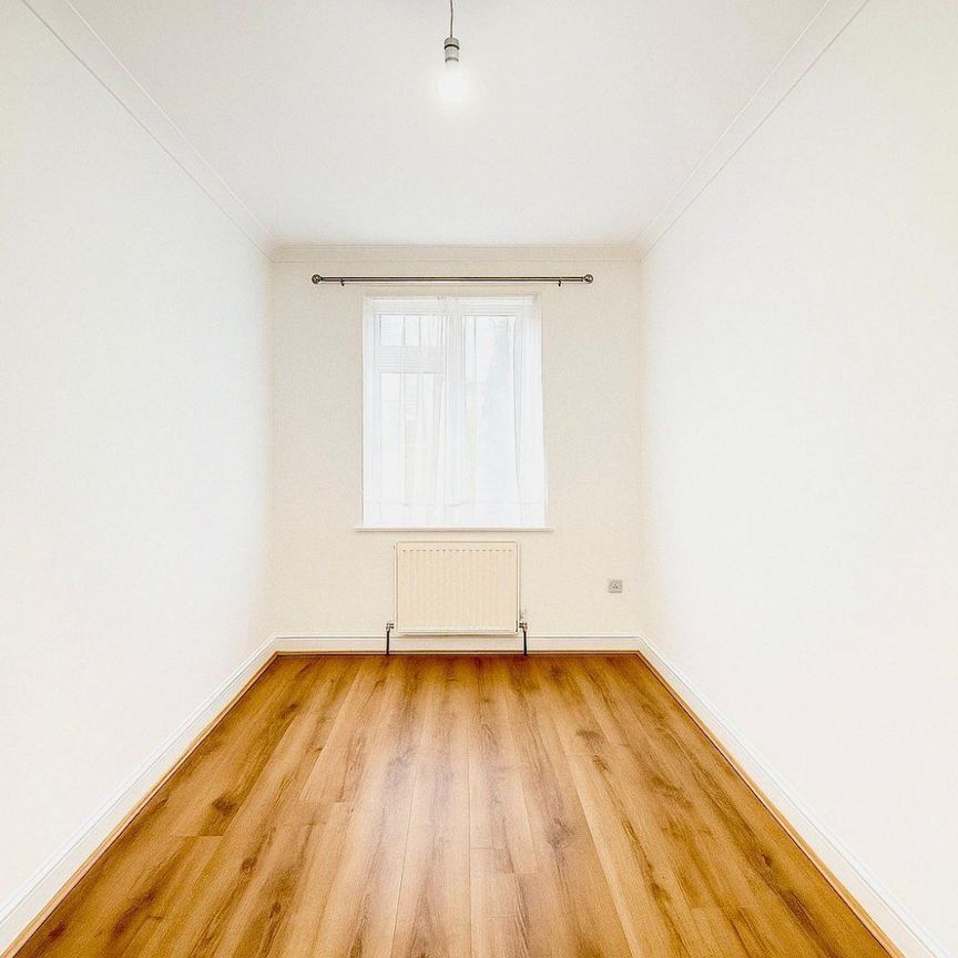 3 bedroom Flat To Let Total Size: 1200 SQ FT - Photo 1