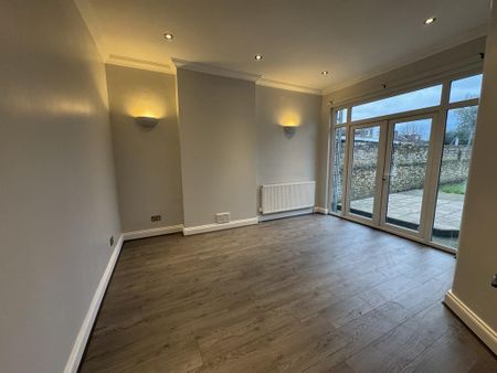 3 bedroom semi-detached house to rent - Photo 2