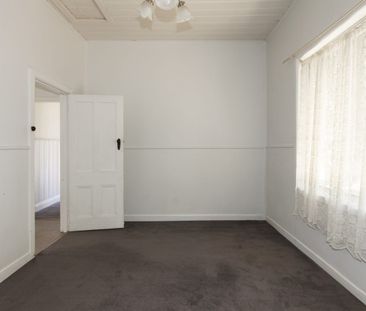 Low-Maintenance, three bedroom home - Photo 3