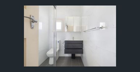 Refreshed classic home in quiet family pocket - Photo 4